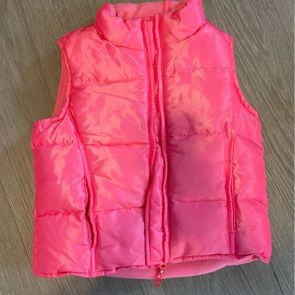 Neon pink puffer vest - Picture 1 of 4